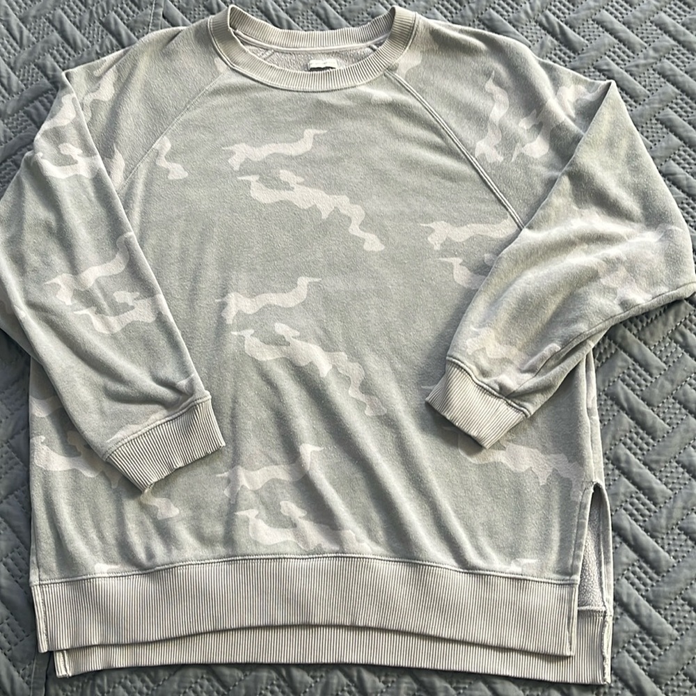 American Eagle camo sweatshirt medium